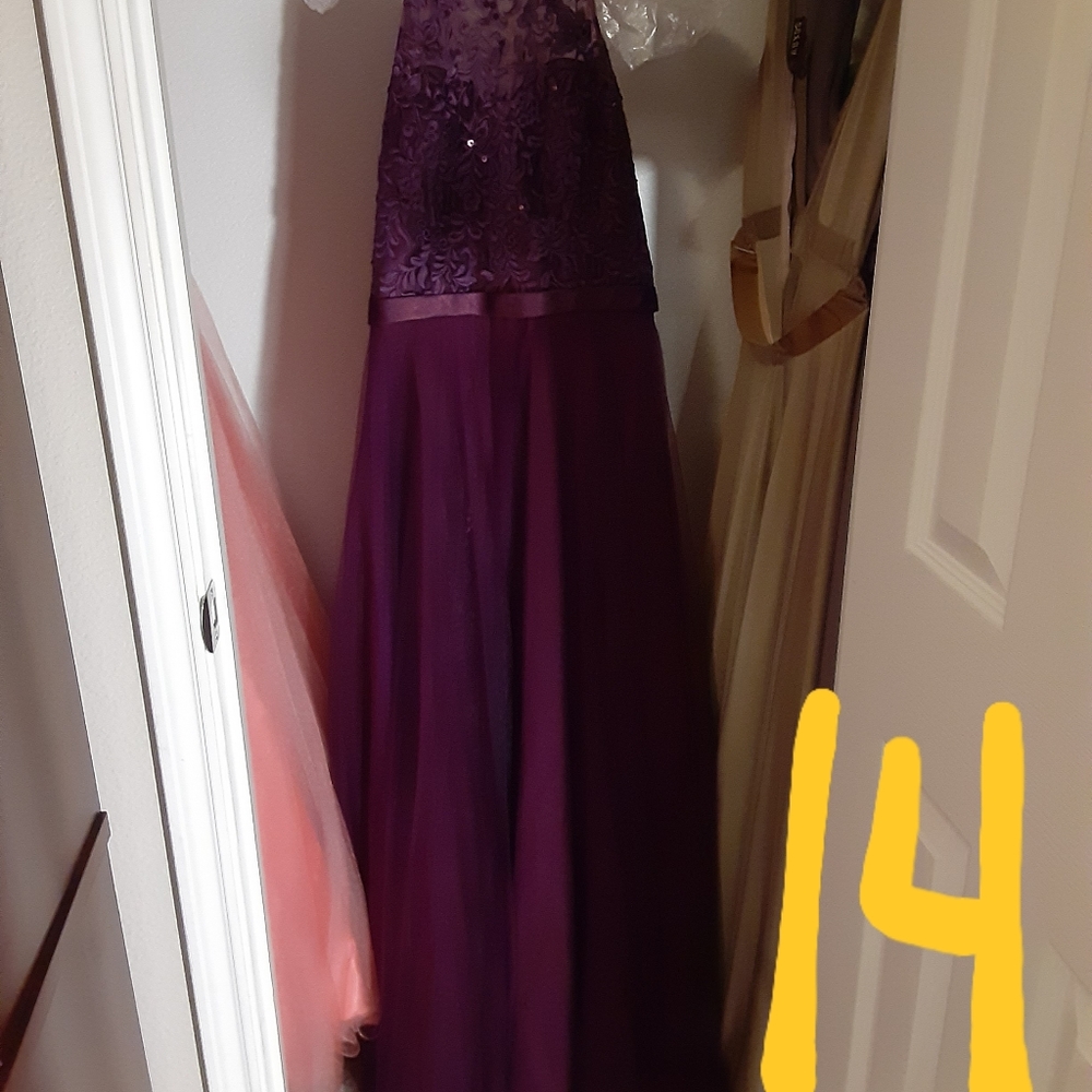 Prom dresses - Picture 2 of 8